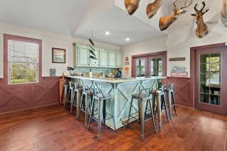 Waterfront 3 Bedroom Home - - 4