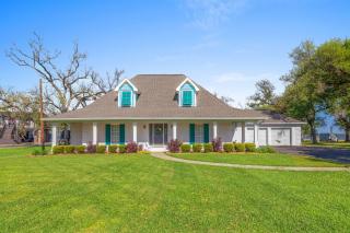 Waterfront 3 Bedroom Home - 0