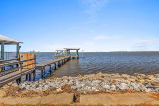 Waterfront 3 Bedroom Home - - 9