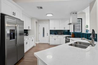 Modern 3 Bedroom Home with Pool - Lake Charles - 2