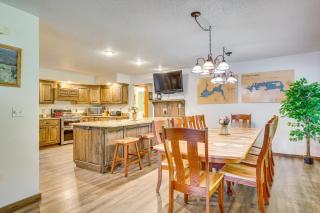 Gorgeous Lake Arbutus Getaway with Dock and Boat House - Neillsville - 3