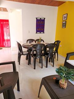 Casa con Parqueadero Privado y Central - 3