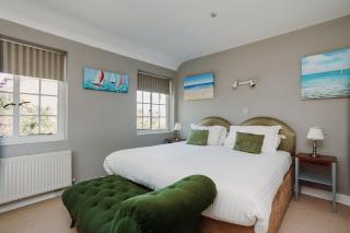 Sleeps 12-14 - Dog Friendly - Parking - Cowes - - 5