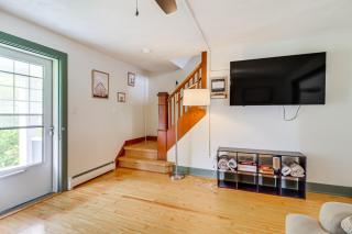 Walk to Saylors Lake Townhome with Shared Perks! - Saylorsburg - 1