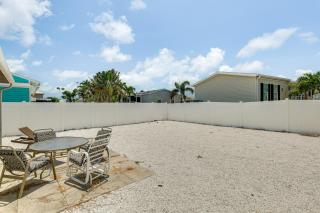 So Close to Coast Walkable Fort Myers Beach Unit! - Fort Myers Beach - 9