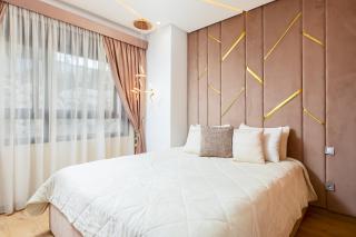 Pool View Stylish 3BR, 2BA Apartment, 5-min to Beach & TGV - Tangier - 7
