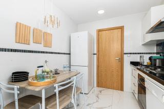 Pool View Stylish 3BR, 2BA Apartment, 5-min to Beach & TGV - Tangier - 4