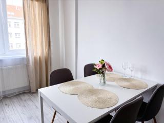 Lovely Apartment Near The City Center - Prag - 5