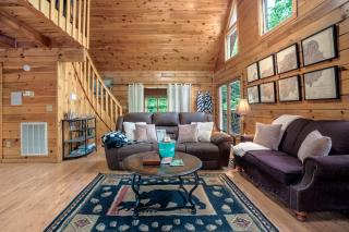 Pet friendly, Safe in winter 3 Bedroom, Brand new hot tub, and Grill! Working Fireplace, Easy access - Gatlinburg - 2