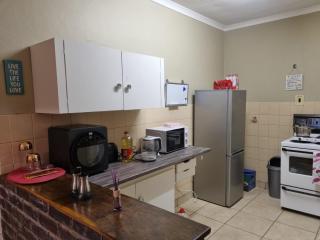 Large 1 bed apt for long term stay - Klerksdorp - 7