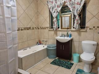Large 1 bed apt for long term stay - Klerksdorp - 2
