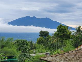 Villa Di Pancawati Bogor - Ciherangsating - 3