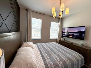 The Villas The One Villa by RDU Airport with Indoor Heated Pool and Gym - Durham - 1