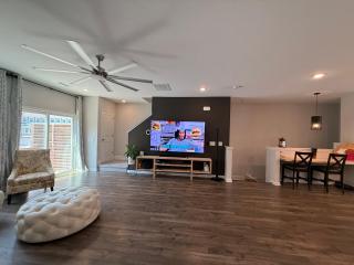 The Villas The One Villa by RDU Airport with Indoor Heated Pool and Gym - Durham - 9
