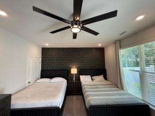 The Villas The One Villa by RDU Airport with Indoor Heated Pool and Gym - Durham - 0