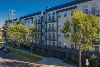 Turnkey Studio Adjacent to Beverly Hills - 1