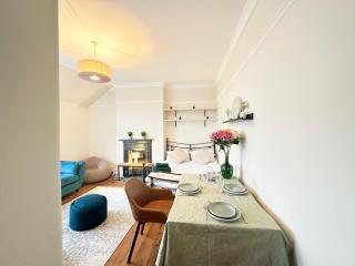 Mulberry Wimbledon Area Apartment, by Edens - 0