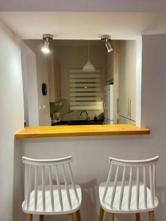 Spacious 2-Bedroom Apartment - 10 minutes from Kallimarmaro - 2