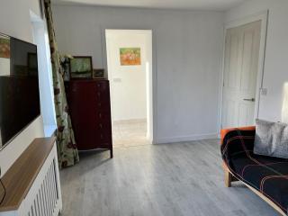 Self-contained ground level cottage with hill view - 8