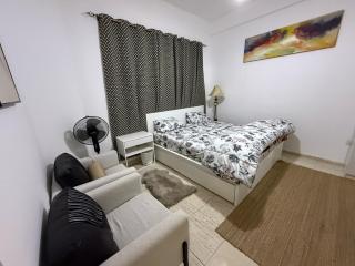 Room, Al majaz 2 - 7
