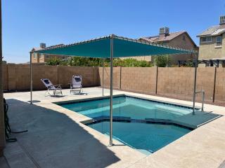 Relax and enjoy this gorgeous Pool with heated Spa Home - Yuma - 0