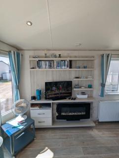 Beautifully presented beachcomber holiday home sited on the Durdle Door holiday park within a few minutes walk from the path that leads to the famous Durdle Door arch and Lulworth cove - West Lulworth - 2