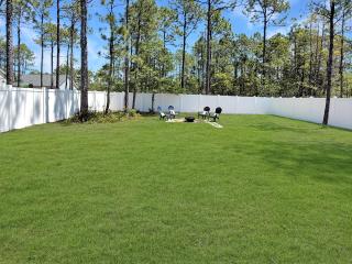 Shadow Lakes Retreat~Central location to Beaches, Golfing, Southport Ferry - 3