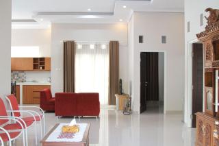 House Of Dahlia - Kejayan - 1