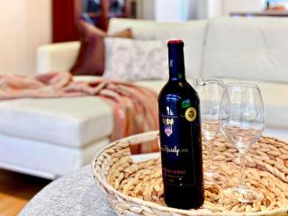 Luxury 2-Bedroom Townhouse in Adelaide CBD - 1