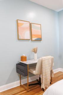 Stylish 3 Bedroom Apartment - Boston - 2