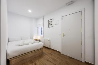 Simple and Quiet Stay Near Retiro- Ideal for Couples - 6