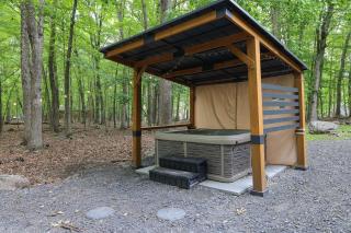 Luxurious Poconos Retreat - Hot Tub, Sauna, Games - 9