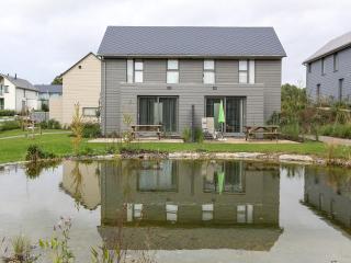 Lakeside Bliss Retreat - 0