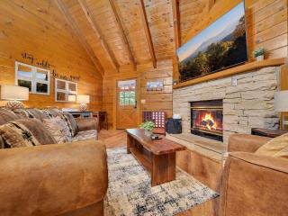 ER76 - Bear Tracks - Great location! Close to all the action! cabin - 2