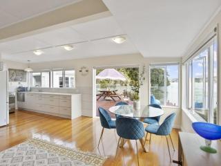 Romantic Waterfront - Russell - Russell - 9