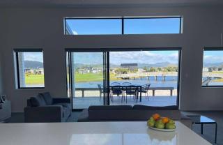 Hosts on the Coast Lake View - Matarangi - 0