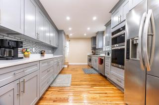 Extremely Spacious Home 10 Mins to The Encore - Medford - 3