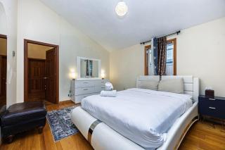 Extremely Spacious Home 10 Mins to The Encore - Medford - 1