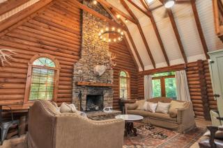 Roomy Secluded Cabin for 20 with Hot Tub & Game Room - Sevierville - 6
