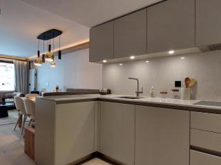 Appartement de Standing avec Piscine, Sauna et Hammam à Val-d'Isère - FR-1-694-426 - 8