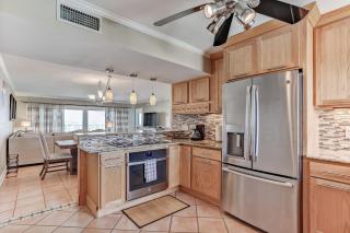 6th Floor Updated and beautiful Oceanfront condo with balcony fishing pier - 4