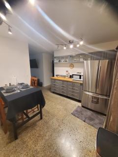 WHOLE HOME Cheerful Quiet 2 bedroom home 20 minutes from beaches - 8