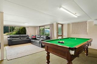 Wanaka Lake view with a Games Room that Sleeps 8 - Wanaka - 7