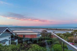 Sea View Paradise with Hot Tub - Christchurch - 2