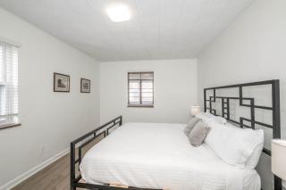 The Grand Elm Suite 1 - Sleeps 4 - - 9