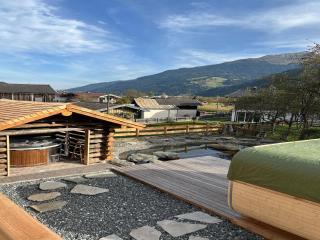 Bauenhaus with swimming pond and hot tub, cleaning included - Dorf - 0