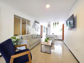 Casa amplia y cómoda cerca del Estadio y la 70 - Medellín - 9