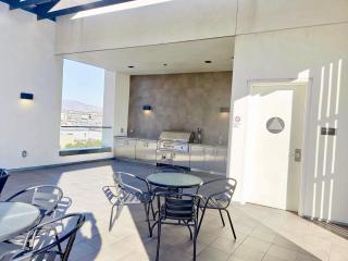 Stylish Urban Escape in Downtown Los Angeles - 1