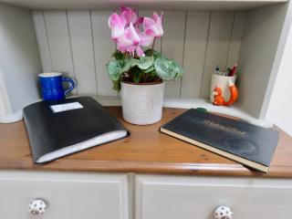Vale of Glamorgan - Cottage - Sleeps 4 - Parking - Barry - 3