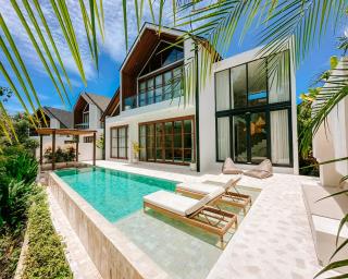 Brand new luxury 2BR villa with jungle view - Tumbak Bayuh - 0